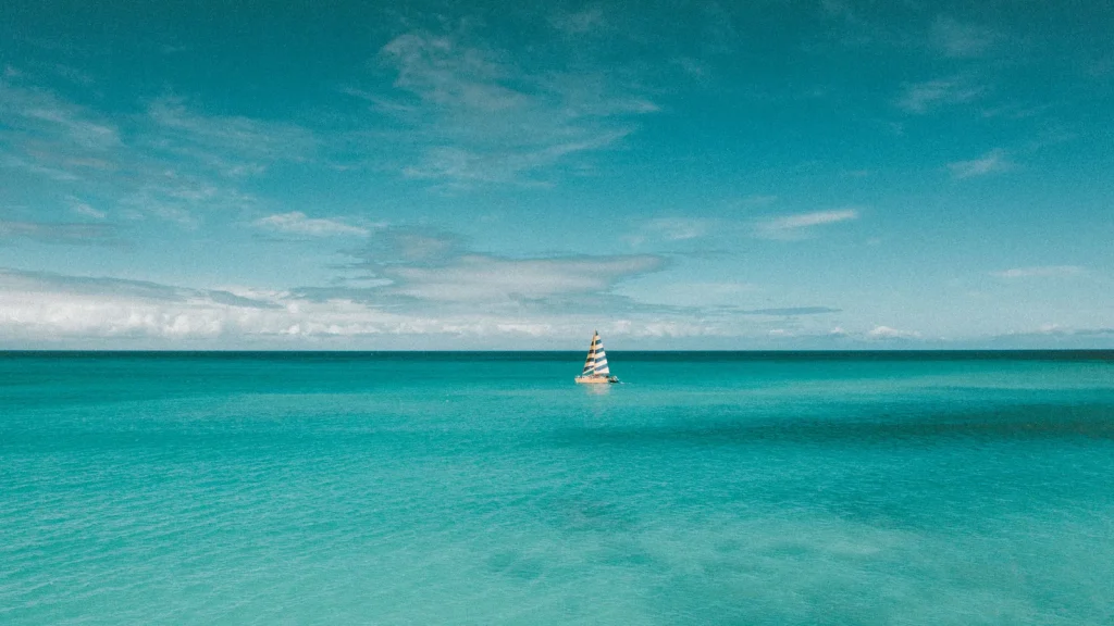 Voilier dans un lagon des Caraïbes pour illustrer une croisière aux San Blas